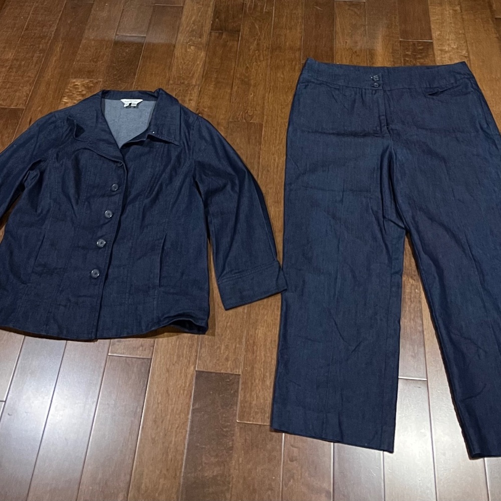 Cropped pant suit